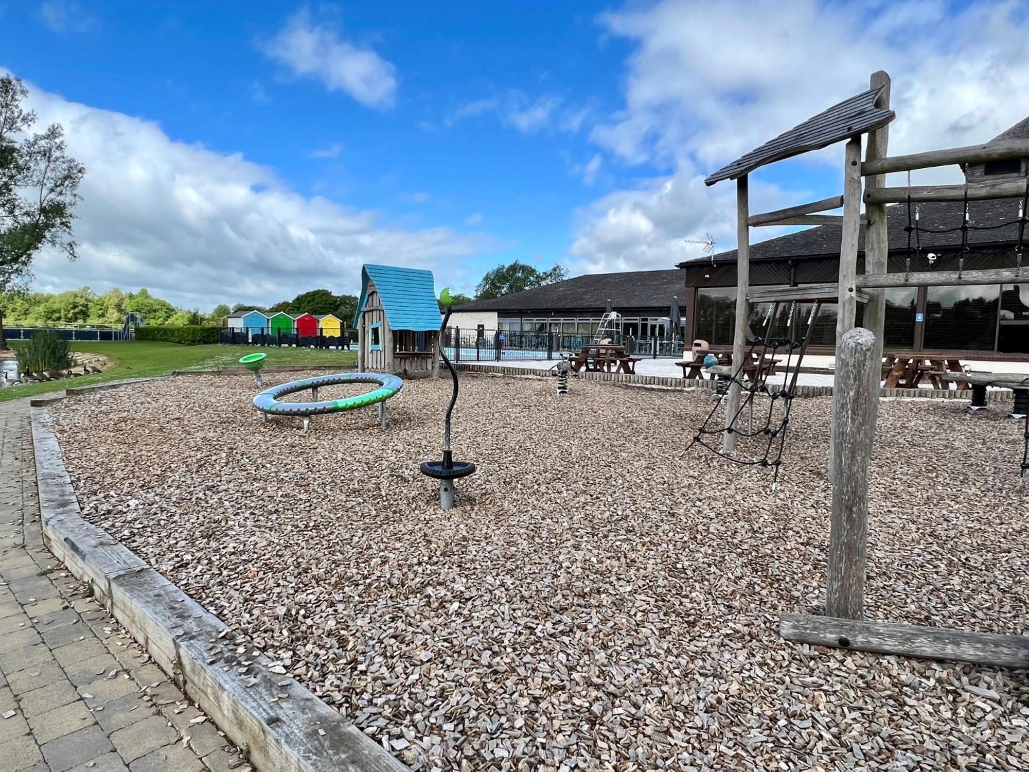 Wildflower, Premium Plus Hot Tub Lodge South Cerney Kültér fotó