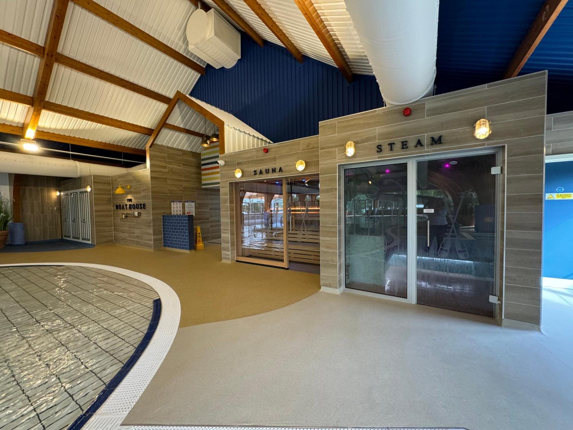 Wildflower, Premium Plus Hot Tub Lodge South Cerney Kültér fotó